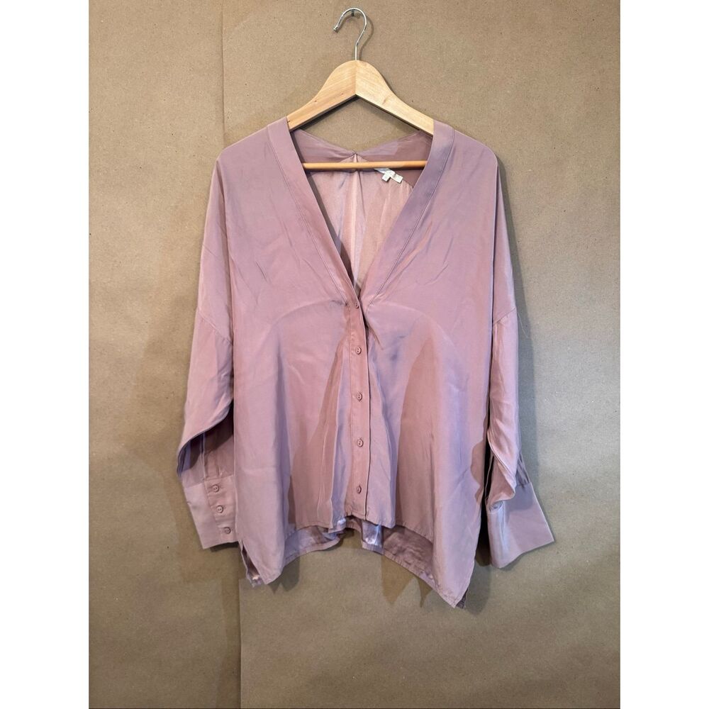 Gold Hawk Silk Button Down Flowy Blouse in‎ Rose